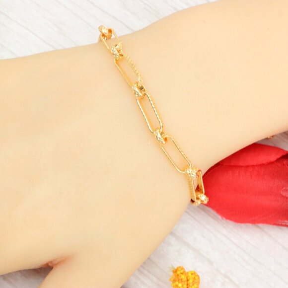 "Trendy Handmade Bracelet – A Thoughtful Gift for Girls & Women | UNVRC1521 - Picture 7 of 10